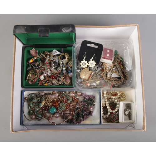 24 - A box of assorted costume jewellery, to contain wirework brooch, earrings including Alpace Mexico ex... 