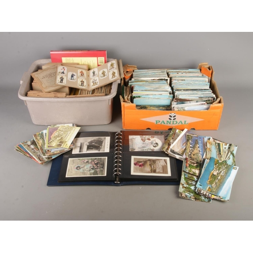 158 - A large collection of vintage postcards including a variety of locations, monuments etc alongside a ... 