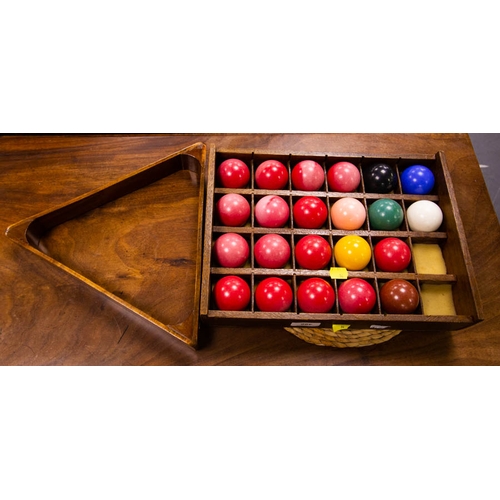 496 - COLLECTION OF BILLIARD BALLS