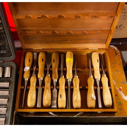 472 - LOT OF OLD + NEW CHISELS