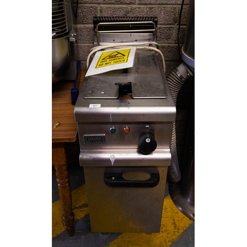 487 - LINCAT SINGLE DEEP FAT FRYER. 35CM WIDE