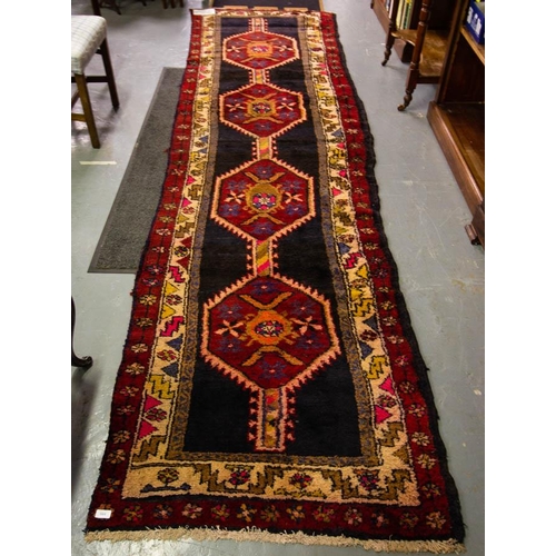 564 - HANDWOVEN IRANIAN RUNNER WITH TRADITIONAL MEDALLION DESIGN 380 X 100CM