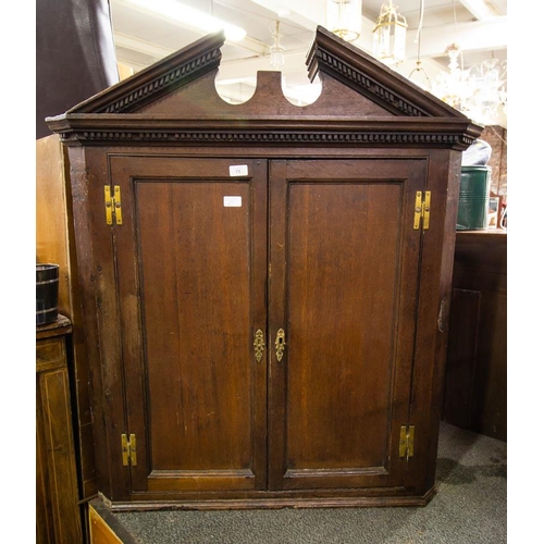 75 - OAK ARCH TOP HANGING BLIND DOOR CORNER CABINET 110H CM