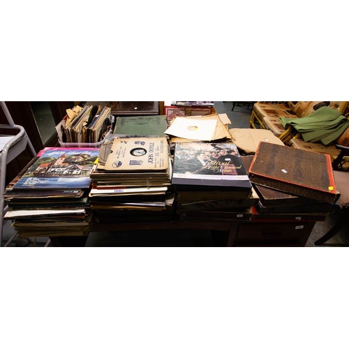 523 - LARGE COLLECTION OF GRAMOPHONE RECORDS + VINYLS