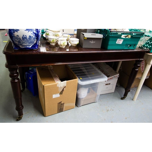 556 - FINE VICTORIAN MAHOGANY SERVING TABLE ON CASTORS 60L X 52D X 80H CM