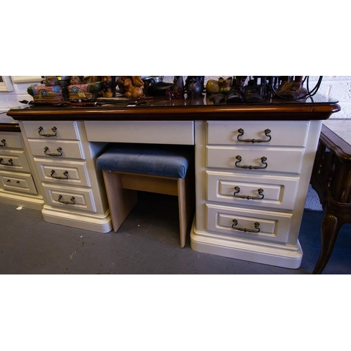 84 - PEDESTAL PAINTED DESK/DRESSING TABLE WITH GLASS TOP 150L