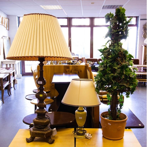 91 - 2 TABLE LAMPS + IVY BUSH