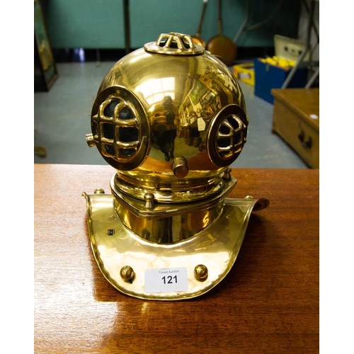 121 - MINIATURE BRASS DIVING HELMET 22CM H