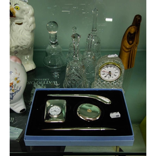 208 - LOT OF DOGS + ORNAMENTS