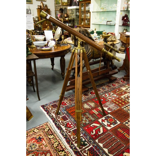32 - TELESCOPE ON STAND