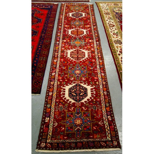 29 - PERSIAN HERIZ CROSS DOOR RUNNER 385L X 94W CM