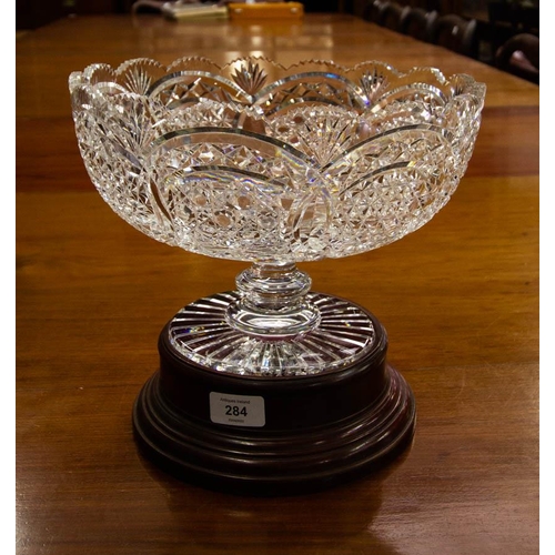 WATERFORD CRYSTAL CENTRE BOWL ON STAND
