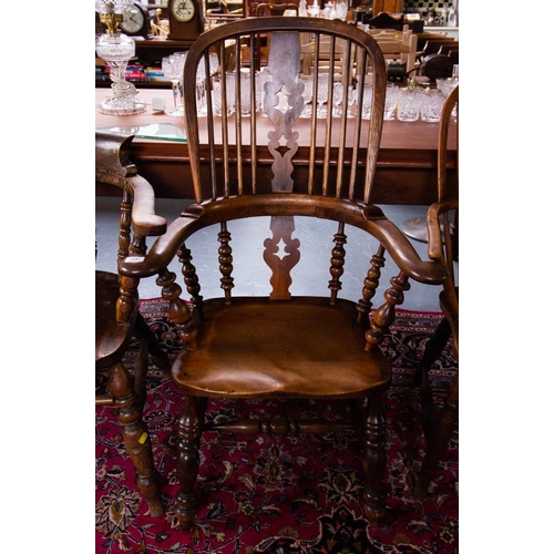 205 - SUPER ANTIQUE WINDSOR CHAIR