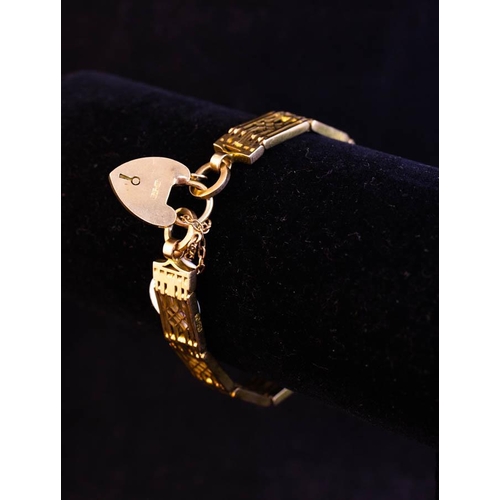 267 - 9K GOLD GATE BRACELET WITH PADLOCK - 19 GRAMS