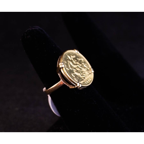 271 - 9K YELLOW GOLD HALF SOVEREIGN RING