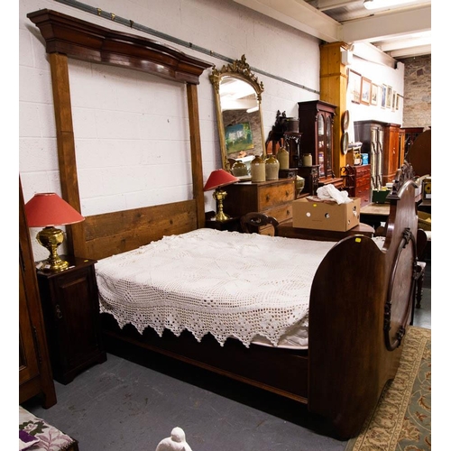 500 - 5FT VICTORIAN SHAPED MAHOGANY HALF TESTER BED AF - COMPLETE WITH BASE AND MATTRESS