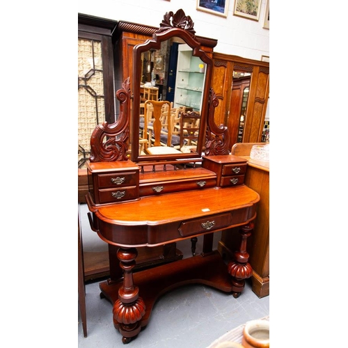 545 - QUALITY VICTORIAN DUCHESS SHAPED MAHOGANY DRESSING TABLE 102 X 48 X 72