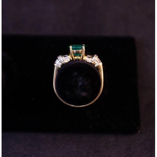 187 - OVAL EMERALD RING WITH DIAMOND BAGUETTE SHOULDERS IN 14K YELLOW GOLD