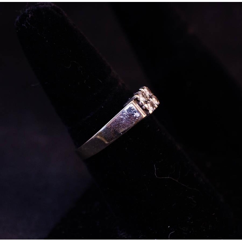 192 - 18K WHITE GOLD VINTAGE RING WITH 4 DIAMONDS FORMING A SQUARE