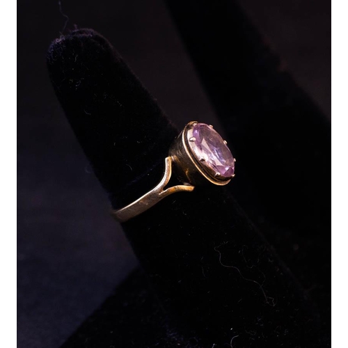 198 - 9K VICTORIAN YELLOW GOLD AMETHYST DRESS RING