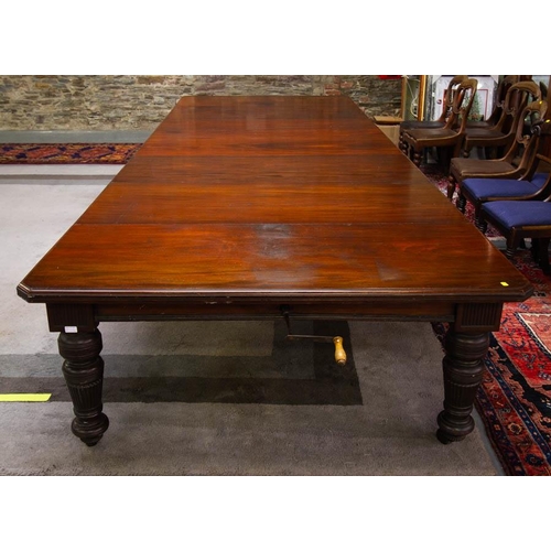 232 - QUALITY ANTIQUE MAHOGANY  DINING TABLE WITH 5 LEAVES AND FLUTED LEGS 452 X 161CM X 73CM HIGH. (14