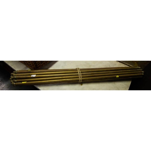 511 - 18 THICK BRASS STAIR RODS 83CM LONG + CANE PICNIC BASKET