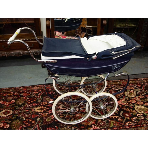 529 - CHILDS SILVER CROSS PRAM