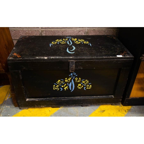 536 - PAINTED LIFT TOP BOX