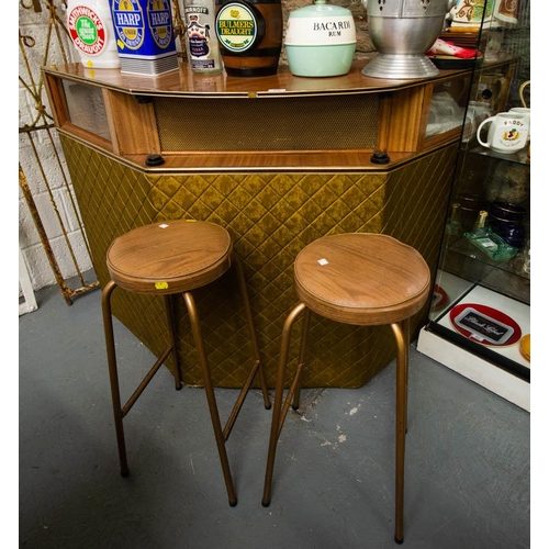 659 - RETRO SHAPED BAR COUNTER + STOOLS