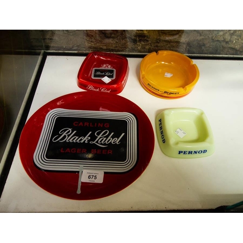 675 - BLACK LABEL PLATE + 3 ASHTRAYS