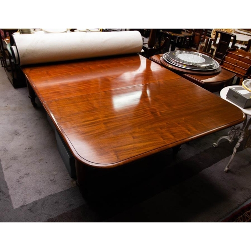 282 - QUALITY VICTORIAN MAHOGANY DINING TABLE WITH 2 LEAVES AND COVER