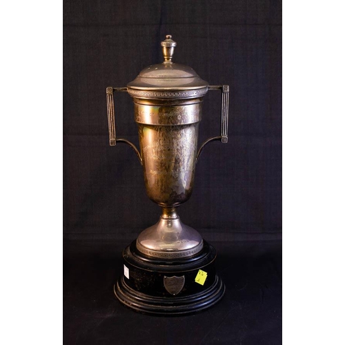 2 HANDLE SILVER TROPHY WITH LID ON STAND 30H CM 1060G