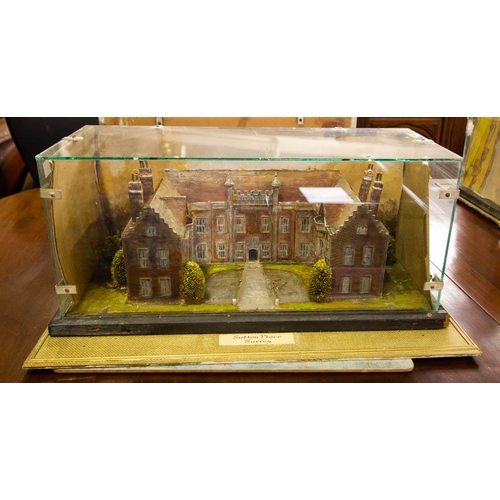 420 - SET OF 4 PERSPEX CASED DIORAMA MODEL HOUSES BY BROUN-MORISON OF UK HOUSES - DORCHESTER HOUSE LONDON,... 