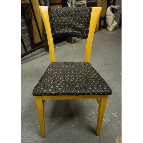 618 - 18 RESTAURANT CHAIRS WITH BLACK SEATS