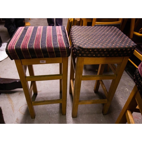 632 - 4 + 2 HIGH SQUARE STOOLS