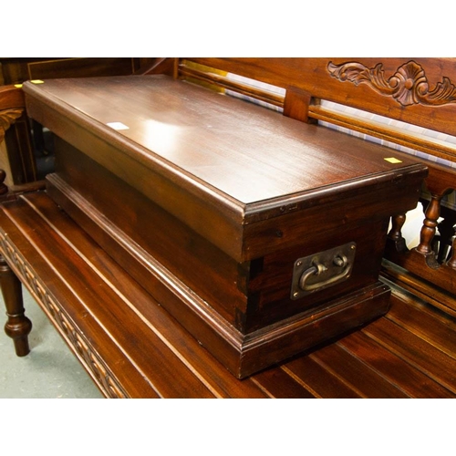 196 - MODERN MAHOGANY LIFT TOP BOX 76 X 34 X 28CM