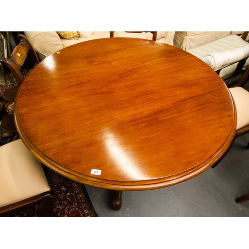 225 - VICTORIAN MAHOGANY ROUND TABLE ON POD 120CM  DIAMETER