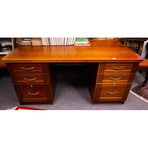 504 - MODERN FLAT TOP DESK 165 X 90CM