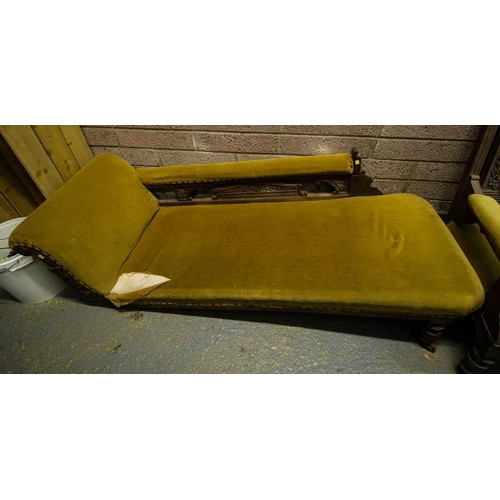 566 - OAK FRAMED CHAISE LONGUE AF + 2 CHAIRS