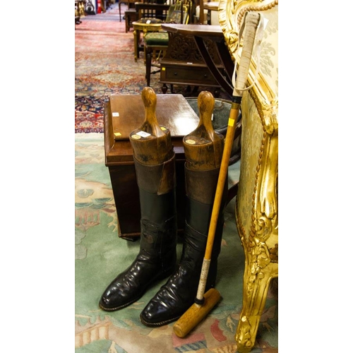 575 - PAIR OF RIDING BOOTS WITH TREES BY MAXWELL DOVER ST LONDON + POLO MALLET
Boot measures 28cm heel to ... 