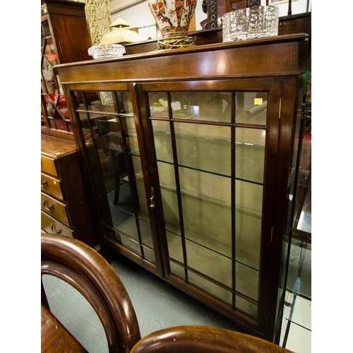 154 - MAHOGANY 2 DOOR DISPLAY CABINET 110 X 40 X 137H CM