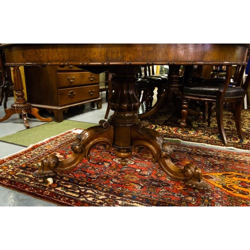 161 - VICTORIAN ROSEWOOD DINING TABLE ON CARVED POD 120W CM