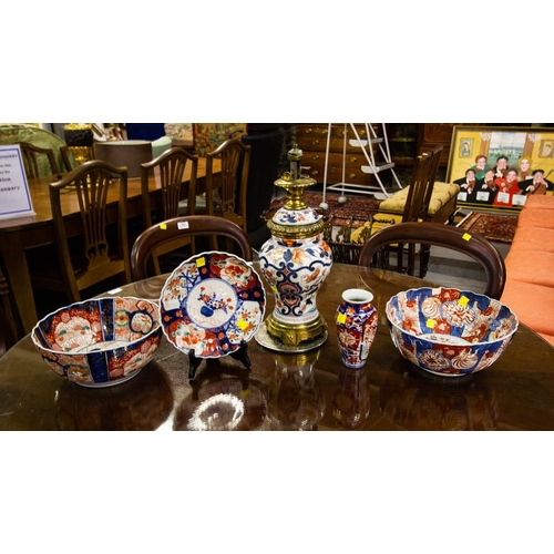 184 - 2 IMARI BOWLS AF, GAS LIGHT, PLATE + VASE