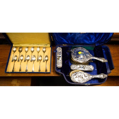 196 - SET OF 12 SILVER SPOONS IN BOX + BRUSH SET AF