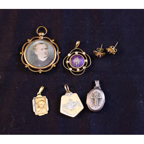 279 - 4 VICTORIAN GOLD FILLED PENDANTS + MEDAL