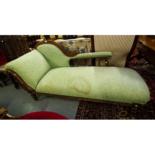 362 - VICTORIAN MAHOGANY CHAISE LONGUE WITH GALLERY BACK AF. 190CM LONG X 70CM DEEP