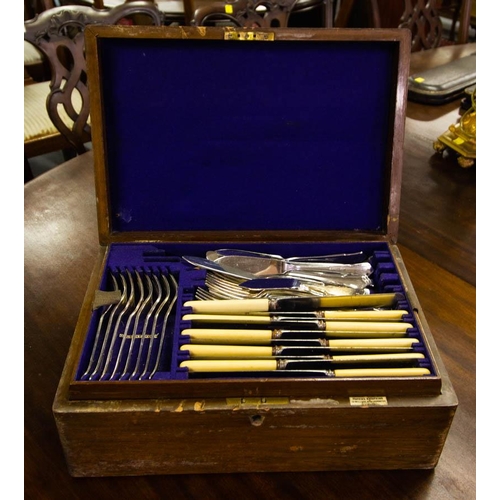 419 - OAK CASED CANTEEN OF CUTLERY