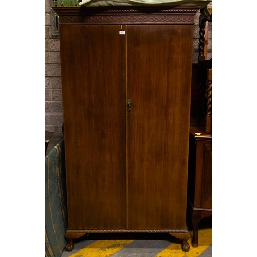 577 - CLAW LEG MAHOGANY GENTS WARDROBE 91 X 47 X 180H CM