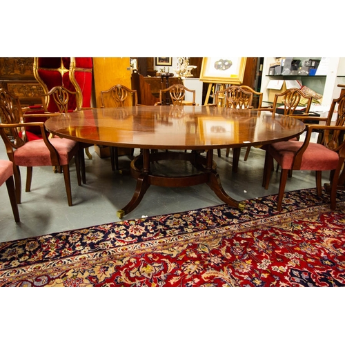 125 - CIRCULAR MAHOGANY DINING TABLE WITH EXTENDING OUTER LEAVES. 153CM DIAMETER OR 210CM WITH LEAVES