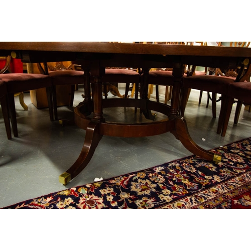 125 - CIRCULAR MAHOGANY DINING TABLE WITH EXTENDING OUTER LEAVES. 153CM DIAMETER OR 210CM WITH LEAVES